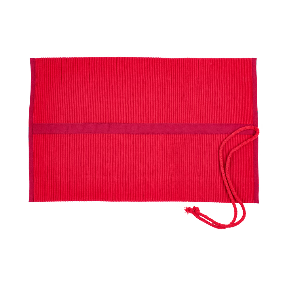 Morgenspruch Eurythmieversand Rollmäppchen rot 16er _34082 Der Morgenspruch Eurythmieversand Rollmäppchen rot 16er ist eine leuchtend rote rechteckige gerippte Stoffmatte mit einer roten Kordel die flach auf einem weißen Hintergrund abgebildet ist.