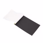 Auf weißem Hintergrund ist ein Block KOH-I-NOOR Scherenschnittpapier A3 schwarz (20 Blatt) abgebildet dessen oberes Blatt teilweise abgezogen ist so dass eine weiße Unterseite sichtbar wird.