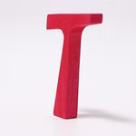 Grimm's Grimm's Anthroposophische Buchstaben aus Holz H 75 cm_23159 T Ein dreidimensionaler roter Holzbuchstabe T (75 cm) von Grimm's steht aufrecht auf einem schlichten weißen Hintergrund. T