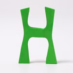 Grimm's Grimm's Anthroposophische Buchstaben aus Holz H 75 cm_23186 H Ein grüner hölzerner Großbuchstabe H (75 cm) von Grimm's aufrecht stehend auf weißem Hintergrund. H