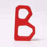 Grimm's Grimm's Anthroposophische Buchstaben aus Holz H 75 cm_23279 B Ein roter groß geschriebener Holzbuchstabe B (H 75 cm) aus Grimms Anthroposophischen Buchstaben aus Holz steht aufrecht vor einem schlichten weißen Hintergrund. B