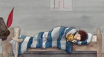 Urachhaus Magnus und der Nachtlöwe Sanne Dufft_8147 Ein Kind mit dunklen Haaren schläft in einem blau-weiß gestreiften Holzbett und umarmt einen Teddybären daneben liegen ein Spielzeugschwert und ein Hut mit roten Federn. Inspiriert von "Magnus und der Nachtlöwe" von Sanne Dufft (Urachhaus) ist das Zimmer s
