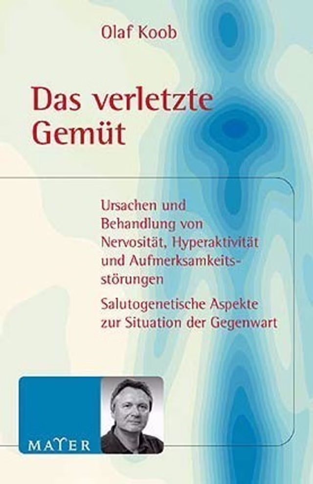 Info 3 Das verletzte Gemüt Olaf Koob_10822 Buchumschlag für Das verletzte Gemüt Olaf Koob (Info 3) mit blau-beigem Hintergrund Autorenfoto am unteren Rand und Text über Ursachen und Behandlung von Nervosität Hyperaktivität und Aufmerksamkeitsstörungen.