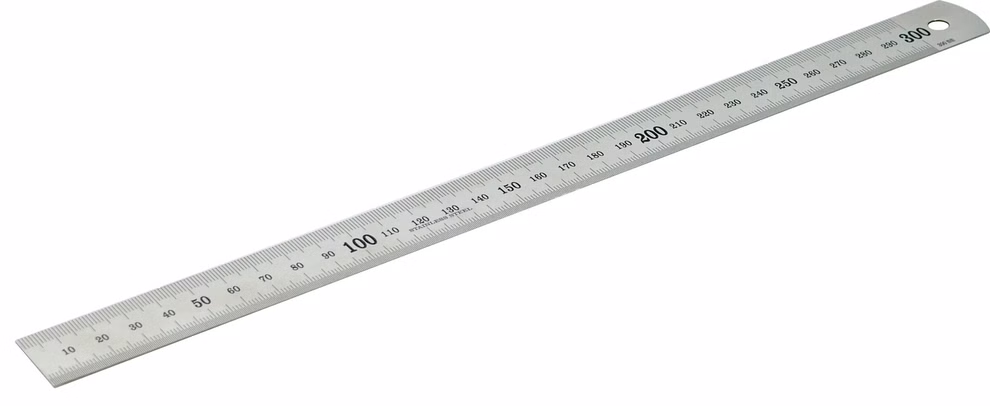 Kids at Work Stahllineal 30 cm _14506 Das Stahllineal 30 cm von Kids at Work ist ein silbernes Metalllineal mit mm- und cm-Angaben bis zu 300 mm (30 cm) und einem kleinen Loch an einem Ende zum Aufhängen.
