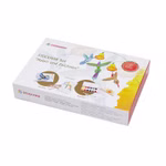 Stockmar STOCKMAR Set „Malen und Zeichnen“ mit sechseckige Stiften Geschenkte mit sechseckige Stiften_32551 Das STOCKMAR Set "Malen und Zeichnen" mit der Marke Stockmar kommt in einer Geschenkbox mit sechseckigen Stiften illustriert mit Aquarellfarben Buntstiften Pinseln Papier und lebendigen Vogelmotiven auf der Vorderseite.