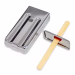 Die Brotzeit Eisformen für Eis am Stiel bietet 6 rechteckige Edelstahl-Formen mit Deckel und Holzstielen ideal zum Selbermachen von Eis oder Popsicles. Jede Form hat einen Deckel mit zwei Rillen.