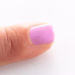 Esmalte de uñas de diferentes colores  malva