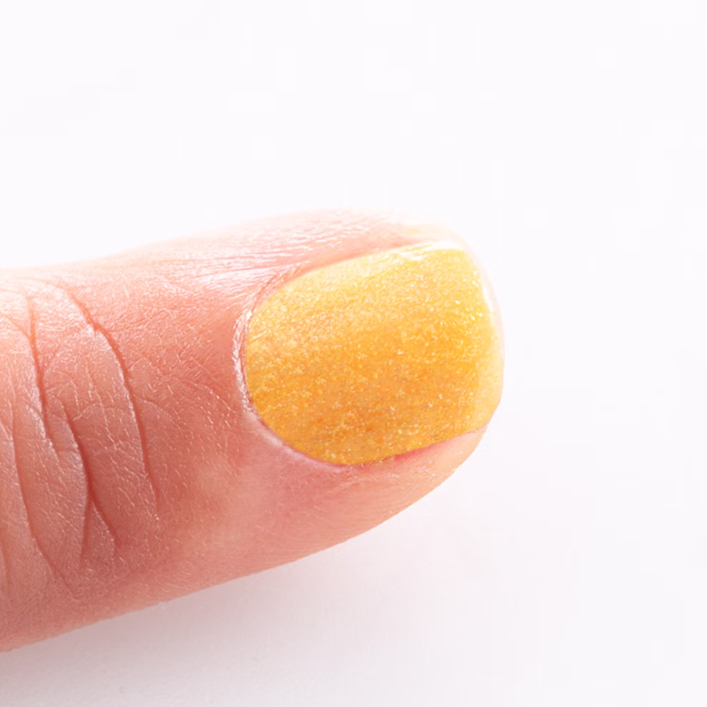 Water-based nail varnish gold Water-based nail varnish gold