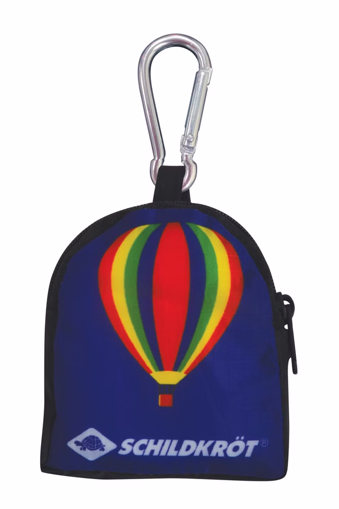 Schildkröt Taschendrachen 32 x 45 cm Schnur 20 m_15096 Kleiner blauer Schildkröt Taschendrachen (32 x 45 cm) mit buntem Heißluftballon-Motiv seitlichem Reißverschluss Metallkarabiner oben und aufgedrucktem SCHILDKRÖT-Logo unten; inkl. 20 m Schnur.