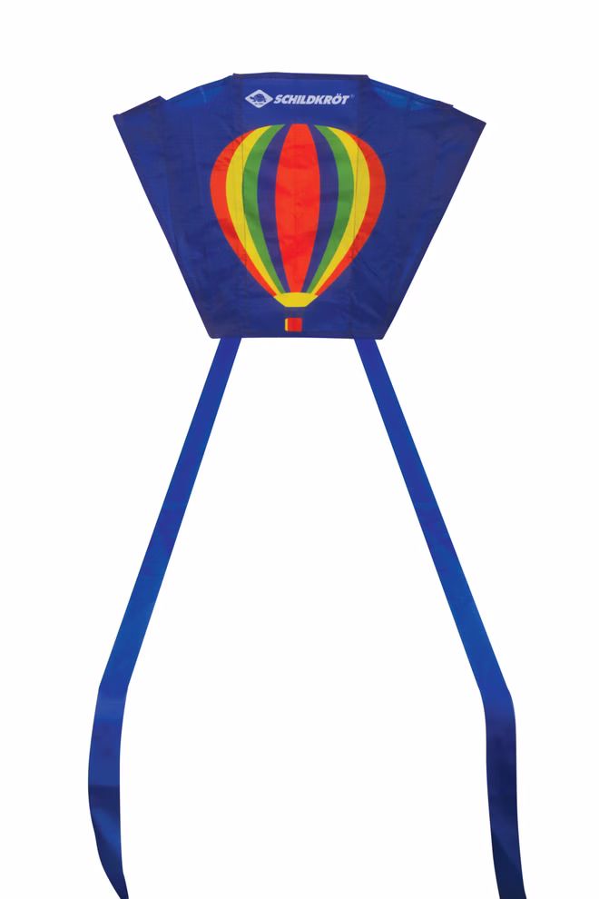 Schildkröt Taschendrachen 32 x 45 cm Schnur 20 m_15097 Der Schildkröt Taschendrachen 32 x 45 cm hat ein blaues Design mit einem bunten Heißluftballon in der Mitte zwei langen blauen Schwänzen und dem Schildkröt-Logo am oberen Rand. Inklusive einer 20 m langen Schnur.