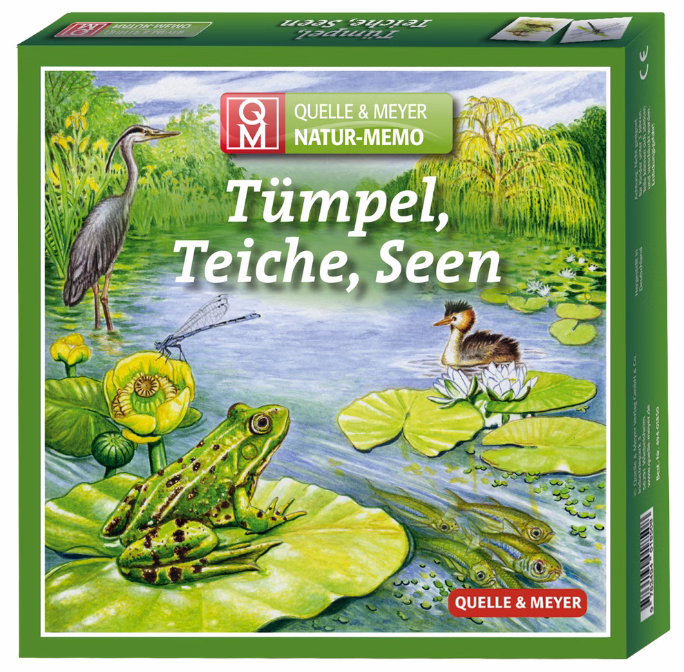 Quelle & Meyer Verlag Memory Tümpel Teiche Seen _15542 Das Spiel Memory Tümpel Teiche Seen aus dem Quelle & Meyer Verlag zeigt eine Schachtel mit einer Teichszene die einen Frosch auf einem Seerosenblatt Fische Wasservögel gelbe Seerosen Schilf und üppiges Grün zeigt.