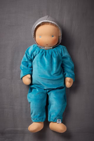 Poupée bébé à la peau claire