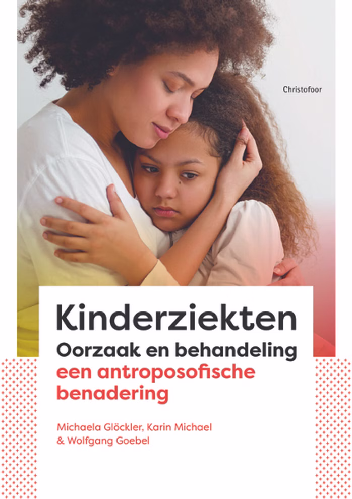 Christofoor Kinderziekten Michaela Glöckler Wolfgang Goebel en Karin Michael_16952 Eine Frau umarmt ein junges Mädchen beide ernst. Ein niederländischer Text überlagert das Bild in dem es um Kinderkrankheiten - ihre Ursachen und ihre Behandlung - aus anthroposophischer Sicht geht und bezieht sich auf "Kinderziekten" von Michaela Glöckler