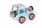 Der eitech Basis Metallbaukasten ist ein kleiner Spielzeug-LKW aus Metallteilen mit schwarzen Rädern und roten Naben einem blauen Sitz einem offenen Kabinendesign und auf weißem Hintergrund.
