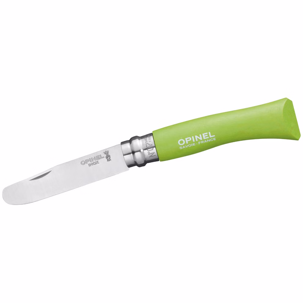 Opinel Schnitzmesser für Kinder rostfreie abgerundete Klinge_18264 grün Das Opinel Schnitzmesser für Kinder hat einen leuchtend grünen Holzgriff und eine rostfreie abgerundete Klinge die auf weißem Grund abgebildet ist. grün