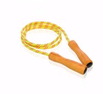 Das Pfingstweid e.V. Springseil rot-orange mit Griff ist ein Springseil das in den Längen 170 200 240 280 und 310 cm mit Griffen erhältlich ist und auf weißem Grund aufgerollt dargestellt wird. 310 cm