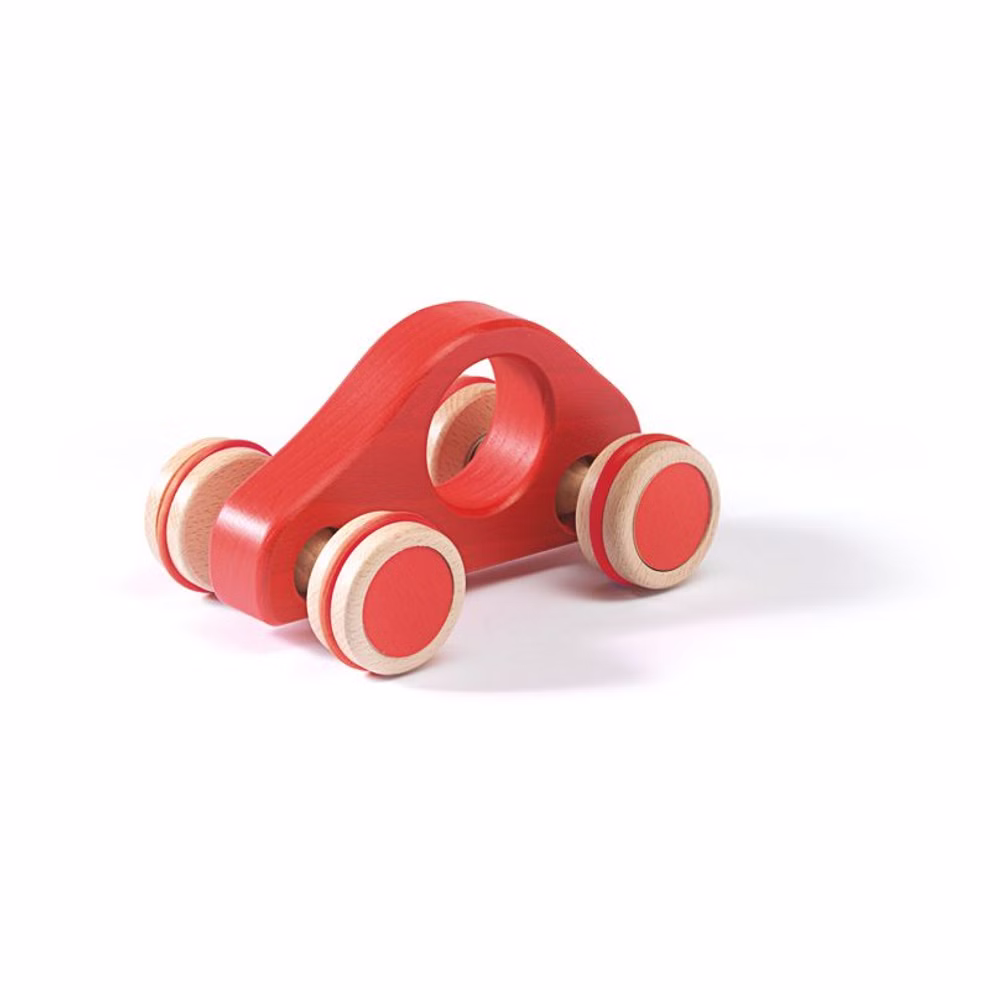 Ostheimer Ostheimer Lenki Midi rot Achsen beweglich Gummibereifung _18922 Das Ostheimer Lenki Midi rot Achsen beweglich Gummibereifung von Ostheimer ist ein rotes Holzspielzeugauto mit vier beweglichen Achsen Gummireifen einer runden Form und einem großen Mittelloch zum einfachen Greifen.