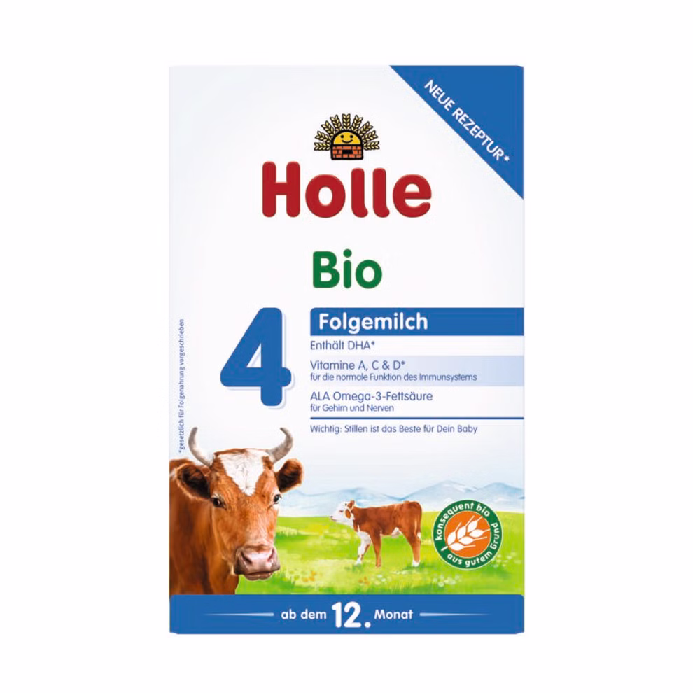 Holle Bio-Folgemilch 4 ab dem 12. Monat_21156 Holle Bio-Folgemilch 4 ab dem 12. Monat. Die Box zeigt eine Kuh grünes Gras und ein blau-weißes Design mit deutschem Text der Vitamine und Nährstoffe für Babys ab 12 Monaten hervorhebt.