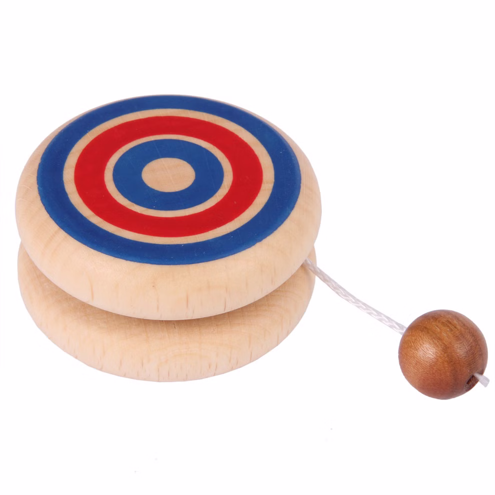 Beck Holzspielzeug Jo-Jo mit bunten Ringen verschiedene Farben_21689 Das Beck Holzspielzeug Jo-Jo mit bunten Ringen in verschiedenen Farben hat einen Holzkörper mit bunten Ringmustern und ist an einer Schnur mit einer kleinen Holzperle am Ende befestigt.