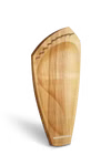 Die Choroi Kantele Esche 9 Saiten ist ein hölzernes Saiteninstrument mit gebogenem Korpus neun Saiten Metallwirbeln und einer glatten hellen Eschenholzoberfläche mit sichtbarer Holzmaserung.
