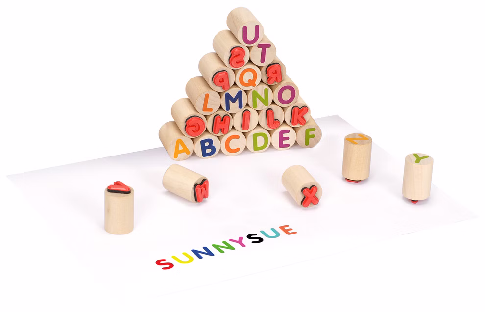 Timbro in legno con lettere maiuscole Timbro in legno con lettere maiuscole