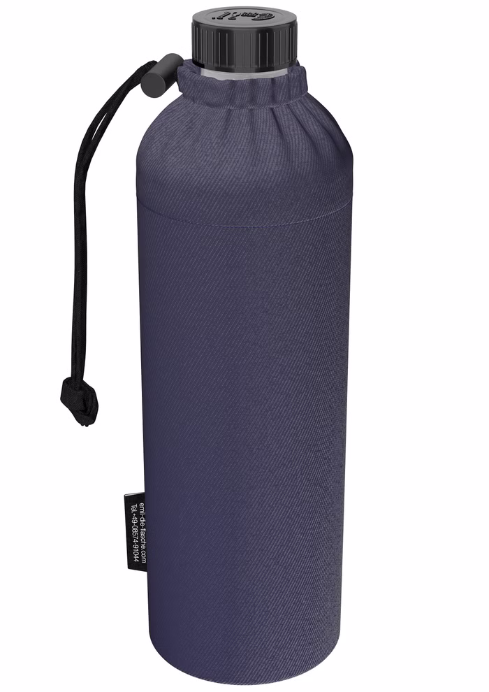Emil la bottiglia d'acqua, i jeans Emil la bottiglia d'acqua, i jeans
