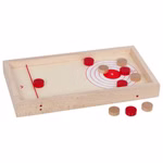 Das Goki Super Puck Brettspiel 2 in 1 ist ein Tischspiel aus Holz mit roten und naturfarbenen Scheiben und einem konzentrischen Zielkreis in den die Scheiben geschoben werden um Punkte zu erzielen.