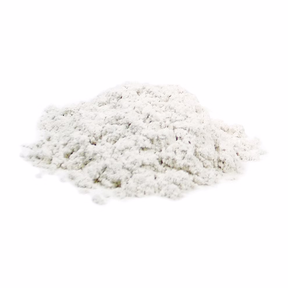 DAS DAS Pappmaché 1.000 g _23909 Ein kleiner Haufen DAS Pappmaché 1.000 g von DAS ein feines weißes Pulver wird auf eine glatte weiße Fläche gestreut ähnlich wie Mehl oder Backpulver.