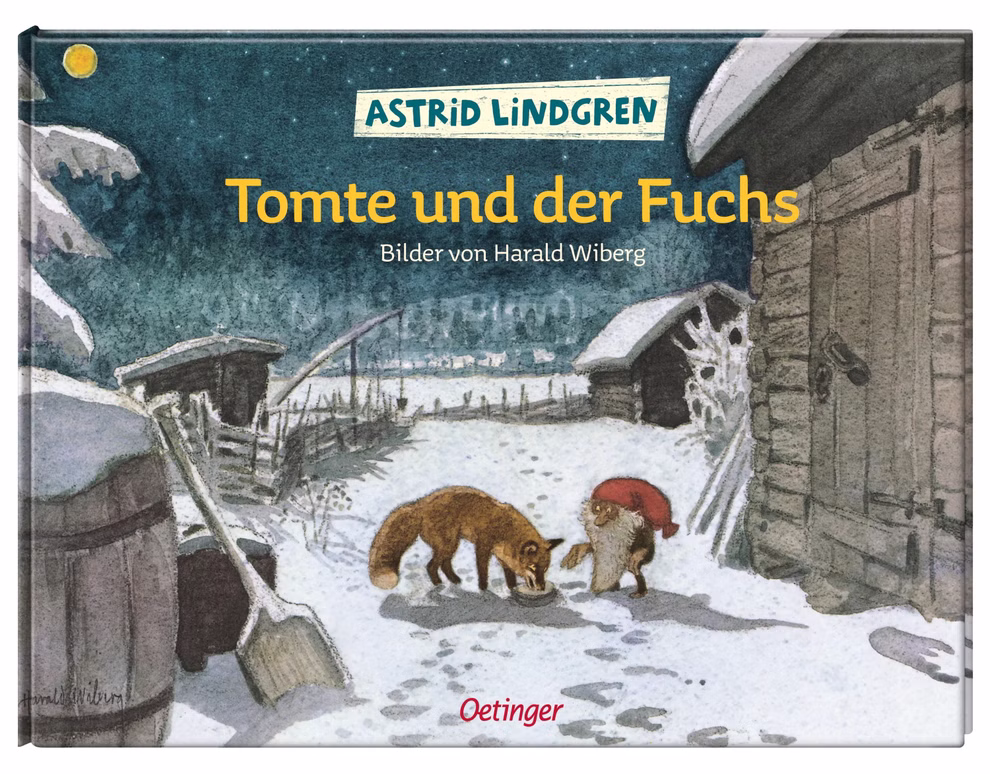 Oetinger Verlag Tomte und der Fuchs Astrid Lindgren _24810 Das Titelbild von Tomte und der Fuchs von Astrid Lindgren (Oetinger Verlag) zeigt einen Fuchs und eine kleine bärtige Figur mit rotem Hut die auf verschneitem Boden zwischen nächtlichen Holzhütten stehen mit Bäumen und einem Sternenhimmel im Hintergrund.