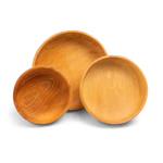 Das Drewex Erlenholzschalen 3er Set besteht aus drei runden Holzschalen (ca. Ø 19 cm 16 cm 13 cm) die überlappend auf einem weißen Untergrund angeordnet sind.