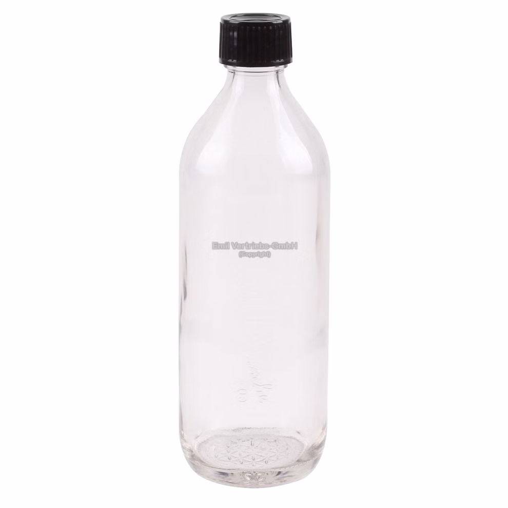 Emil Emil Ersatz-Glasflasche 06 l _1010 Die Emil Ersatz-Glasflasche 06 l von Emil ist aufrecht vor weißem Hintergrund abgebildet hat ein klares Glas und einen schwarzen Schraubverschluss.