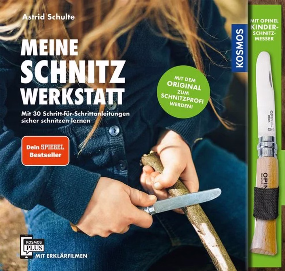 Kosmos Meine Schnitzwerkstatt Astrid Schulte_30472 Das Titelbild von "Meine Schnitzwerkstatt Astrid Schulte" von Kosmos zeigt ein Kind das mit einem Messer schnitzt und auf der rechten Seite ist ein verpacktes Kinderschnitzmesser zu sehen.