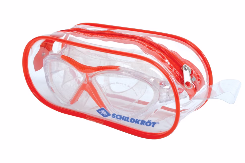 Schildkröt Junior Schwimmbrille rot
Bali 4+ rot inklusive Aufbewahrungstasche_26644 Die Schildkröt Junior Schwimmbrille Bali 4+ rot wird mit klaren und roten Gläsern in einem transparenten Etui mit roter Umrandung und Schildkröt-Logo geliefert.