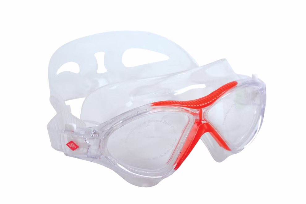Schildkröt Junior Schwimmbrille rot
Bali 4+ rot inklusive Aufbewahrungstasche_26645 Die Schildkröt Junior Schwimmbrille rot hat rote Akzente um die Gläser herum ein dickes verstellbares weißes Band und wird mit einem roten Bali 4+ Aufbewahrungsbeutel geliefert hier vor einem weißen Hintergrund.
