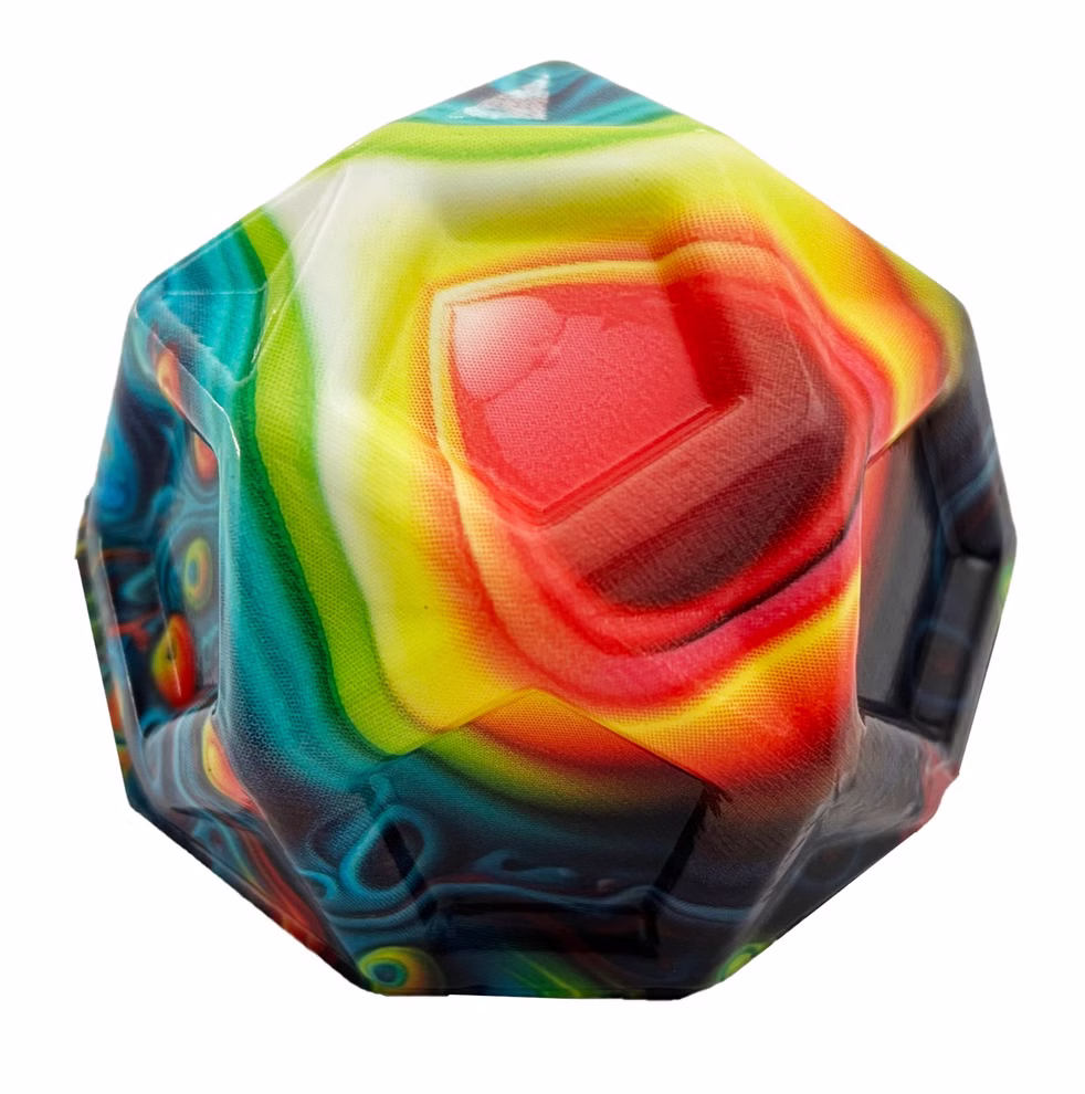 Schildkröt High Bounce Balls (Flummies) 3-er Set _26505 Das Schildkröt High Bounce Balls (Flummies) 3er Set besteht aus mehrfarbigen glänzenden Bällen mit geometrischen 3D-Mustern und lebendigen fließenden Mustern in Rot Gelb Grün und Blau die an abstrakte Kunst erinnern.
