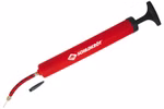 Die Schildkröt Ballpumpe mit 2 Ventilnadeln ist eine rote Handpumpe mit schwarzem Griff flexiblem rot-schwarzem Schlauch Nadelaufsatz und schwarzem Deckel - ideal zum Aufpumpen von Bällen.