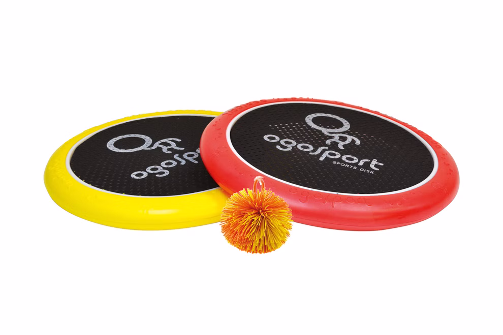 Schildkröt Ogo Sport® Set 2 Scheiben und ein Ball _25701 Zwei Schildkröt Ogo Sport® Paddel eines mit gelbem Rand und eines mit rotem Rand überlappen sich mit einem kleinen orange-gelben Fuzzy-Ball davor. Das Set enthält 2 Scheiben und einen Ball.