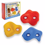 Schildkröt Klettergriff Set 12-teilig _32571 Box für Schildkröt Klettergriff Set 12-teilig mit drei bunten Klettergriffen (rot gelb blau) außen abgebildet. Jeder Griff hat zwei Befestigungslöcher. Der Hintergrund der Box zeigt ein kletterndes Kind.