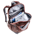 Deuter Deuter Schulrucksack Cotogy braun Volumen 26 l_28967 Der Deuter Schulrucksack Cotogy braun (26 l) ist offen und gibt den Blick frei auf organisierte Fächer mit Ordnern Heften und Dokumenten. Der Innenraum ist grau gefüttert hat Seitentaschen und eine Netztasche auf der Innenseite der Frontklappe.