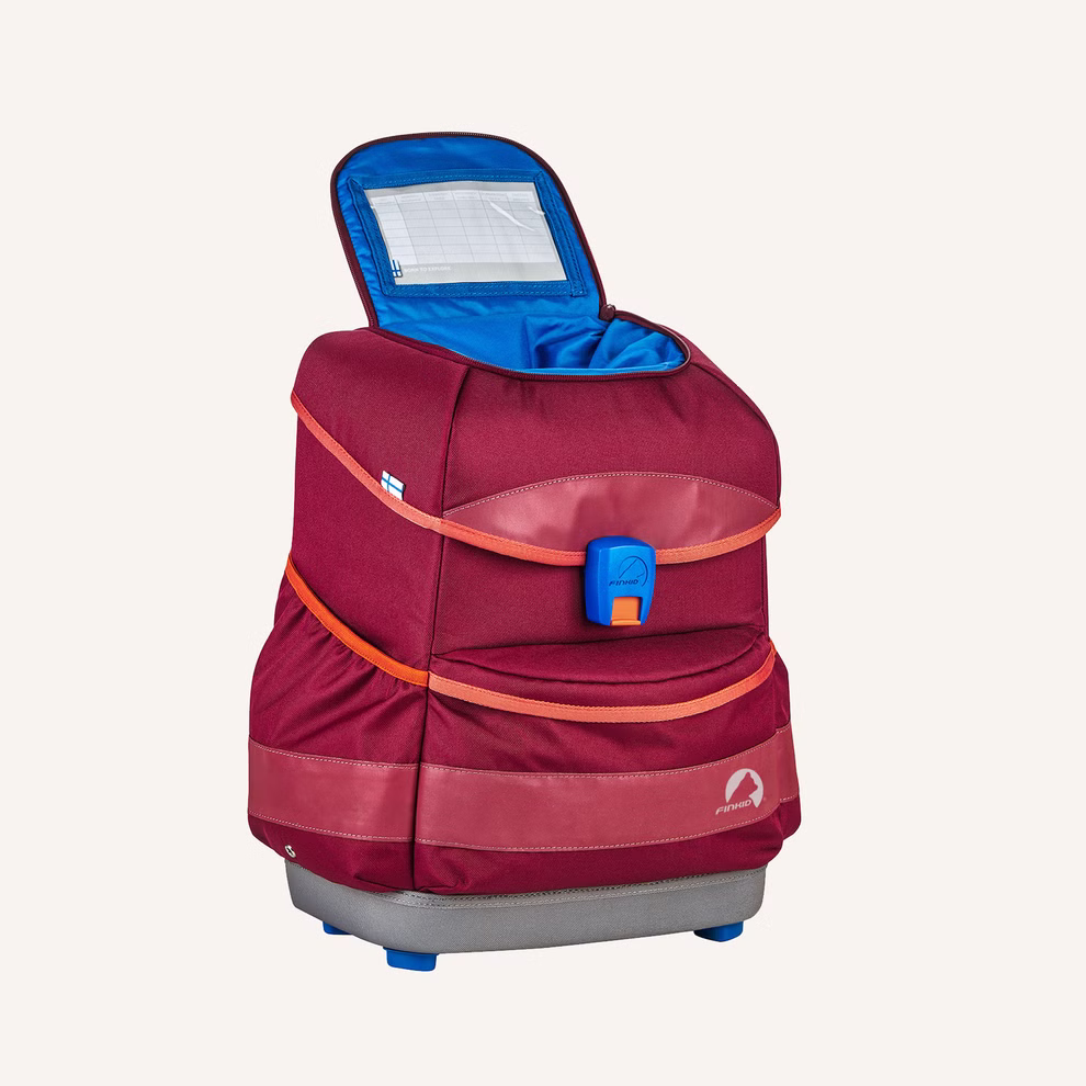 Finkid Schulranzen Set beet red/chili mit bestückter Federmappe Schlampermäppchen und Sportbeutel_29215 Ein Schulranzen-Set von Finkid in Rübenrot/Chili bestehend aus einem gefüllten Federmäppchen einem Etui und einer Sporttasche.