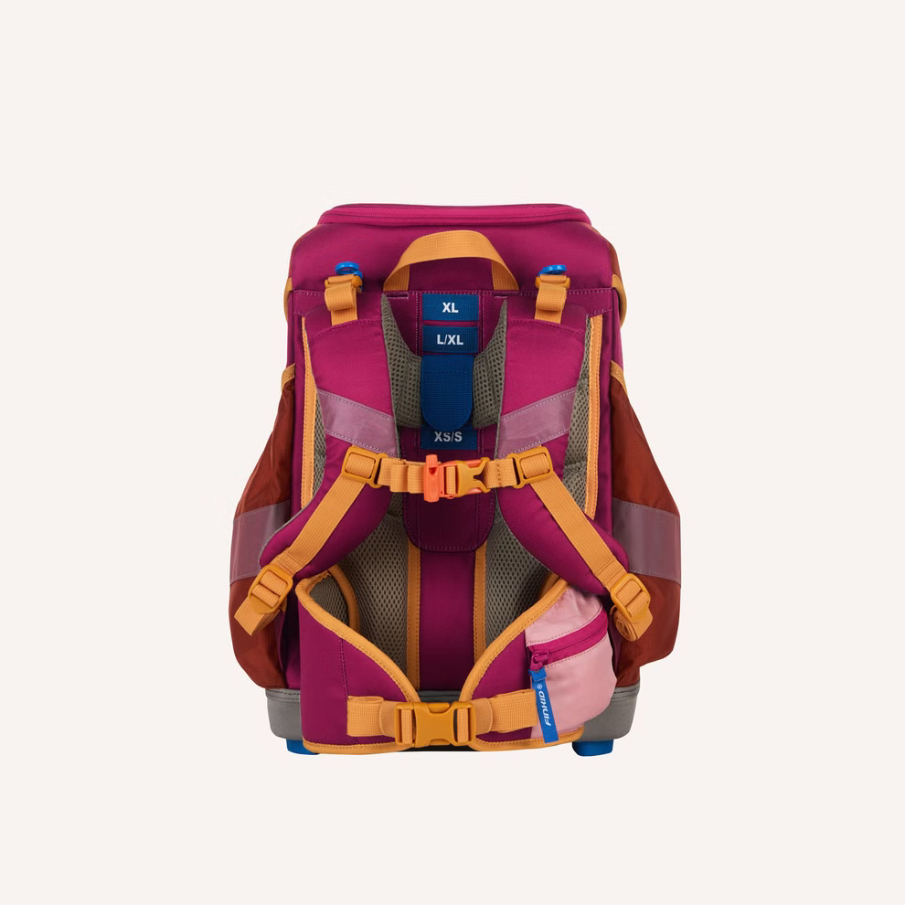 Finkid Schulranzen berry mix Gewicht ca. 990 g_29250 Der Finkid Schulranzen im Beerenmix (ca. 990g) ist ein farbenfroher Rucksack mit rosa orangen und roten Akzenten. Er verfügt über gepolsterte Schultergurte mehrere Verstellmöglichkeiten seitliche Netztaschen und sichtbare Größenetiketten von XS bis XL.