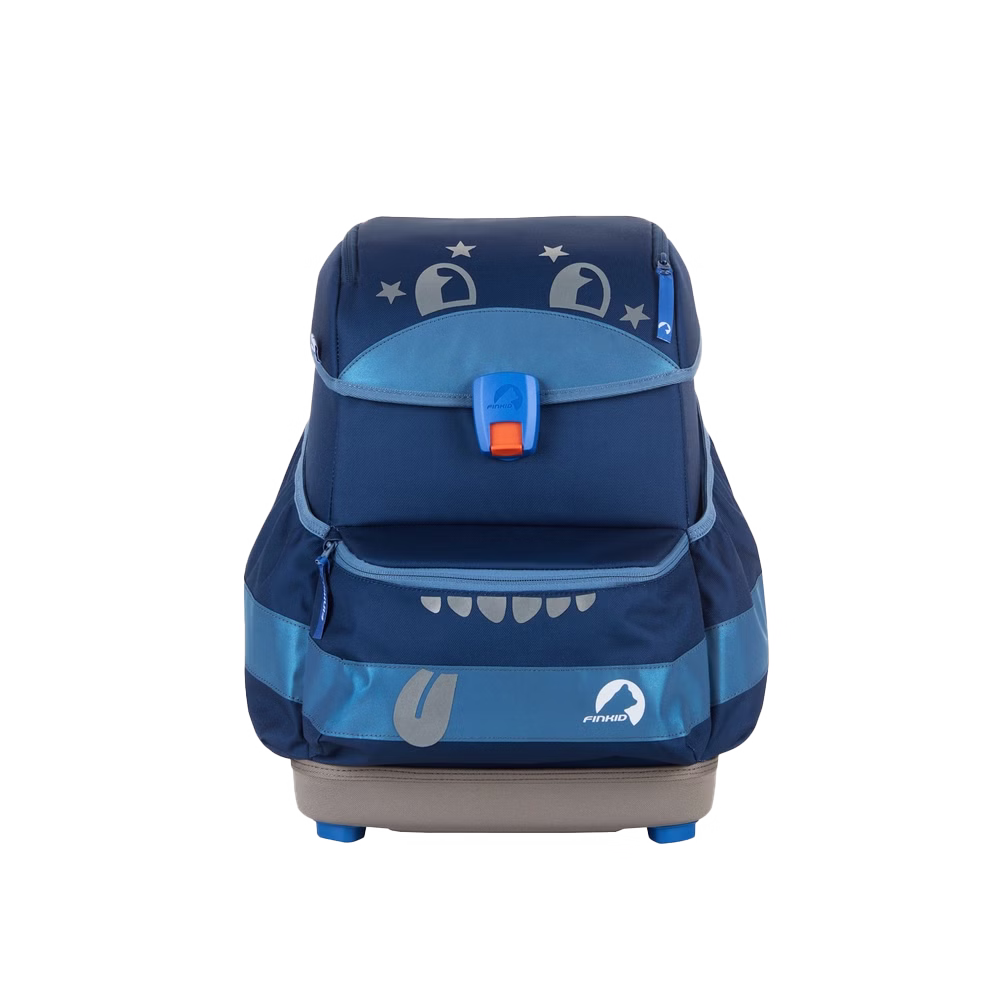 Finkid Reflektierende Textilsticker moffi für BUDDY Schulranzen_32917 Ein blauer Kinderrucksack von Finkid entworfen für die BUDDY Schulranzen und verziert mit verspielten Monstergrafiken reflektierenden moffi-Textilaufklebern blauen Reißverschlüssen und einem orangen Verschluss.