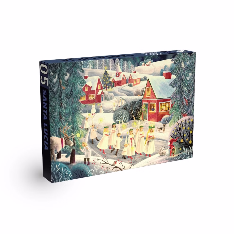 Penny Puzzle Puzzle Santa Lucia 500 Teile _29400 Das Puzzle Santa Lucia 500 Teile von Penny Puzzle zeigt Kinder in weißen Gewändern mit Kerzen die Santa Lucia in einem verschneiten Dorf mit roten Häusern immergrünen Bäumen und einem Rentier feiern - und damit den gemütlichen Geist der Winterferien einfan