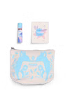 Die Glitzer Kosmetiktasche Blauer Fuchs Lidschattenpalette und der Glitzer Lipgloss von Namaki Cosmetics sind auf schwarzem Hintergrund angeordnet mit blauem Fuchs floralen Motiven und Pastellfarben.