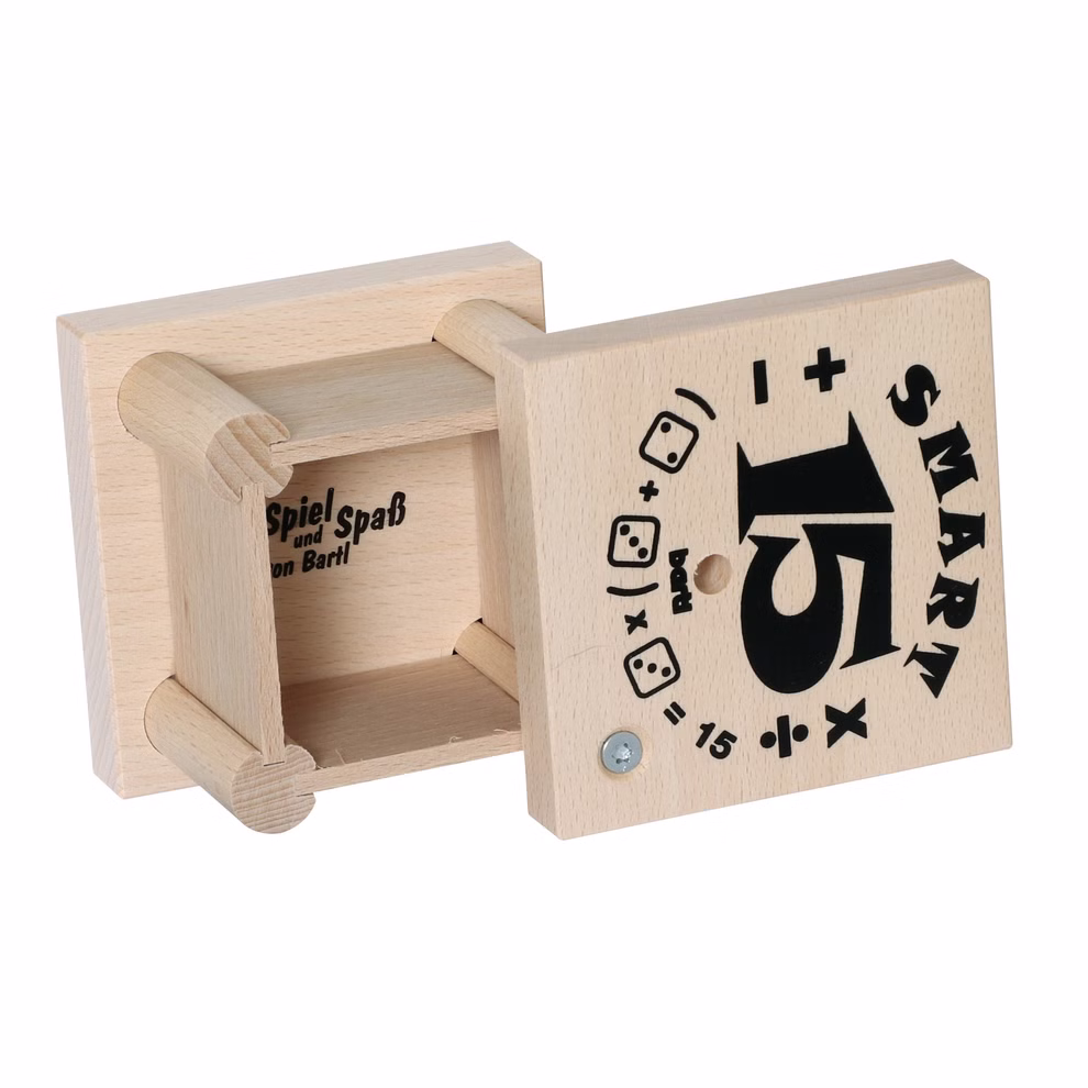 Bartl Würfelspiel Smart 15 Vertieft spielerisch die vier Grundrechenarten!_31731 Das Würfelspiel Smart 15" von Bartl ist eine hölzerne Puzzleschachtel mit Schiebedeckel auf dem die Zahl 15 Mathe-Symbole und der Schriftzug SMART" in schwarzer Farbe abgebildet sind - zur spielerischen Vermittlung der vier Grundrechenarten.