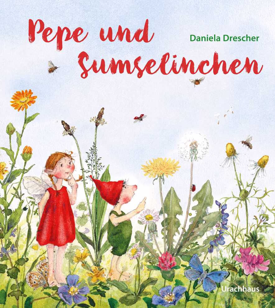 Urachhaus Pepe und Sumselinchen Daniela Drescher _33514 Zwei kleine märchenhafte Kinder eines in einem roten Kleid und mit Flügeln das andere mit einem roten Hut stehen inmitten von Wildblumen und Löwenzahn Bienen in der Nähe. In roter Schrift steht "Pepe und Sumselinchen Daniela Drescher" von Urachhaus.