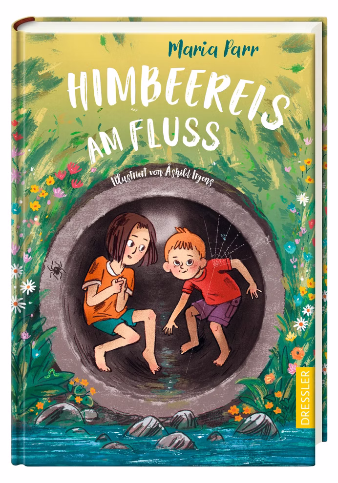 Oetinger Verlag Himbeereis am Fluss Maria Parr_33714 Das Titelbild von "Himbeereis am Fluss Maria Parr" aus dem Oetinger Verlag zeigt zwei Kinder die in einer großen Pfeife inmitten von Gras und bunten Blumen sitzen darüber steht in fetten gelben Buchstaben der Titel.