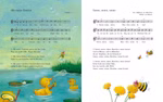 Oetinger Verlag Die schönsten Lieder für Groß und Klein Marina Rachner_33734 Die illustrierte Liederbuchseite aus "Die schönsten Lieder für Groß und Klein" von Marina Rachner (Oetinger Verlag) zeigt Entenküken die in einem Teich schwimmen während deutsche Kinderliedtexte Noten Bienen und Löwenzahn die Szene schmücken.