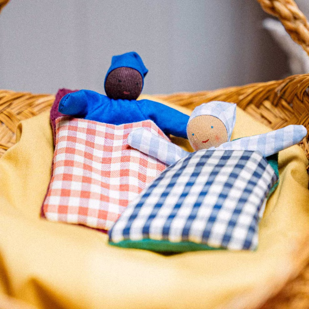 Baby mit Schlafsack, karo rot Baby mit Schlafsack, karo rot