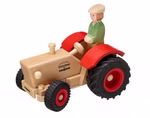 Traktor mit Jungbauer Holztraktor von fagus mit Ostheimer Traktorfahrer auf dem Fahrersitz